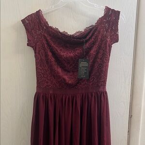 Chic Burgundy Lace Prom Dress